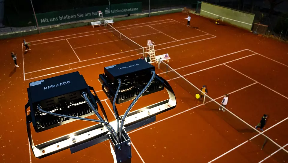 Licht an für mehr Nachhaltigkeit: Die neue LED-Flutlichtanlage macht Training und Spielbetrieb auch in den Abendstunden und Wintermonaten möglich. 